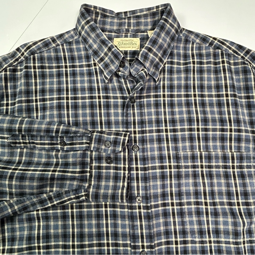 St. Johns Bay Men Flannel Button Up Shirt L Pocket Cotton Blue Plaid Heritage‎